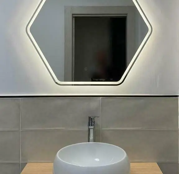 استودیوی لوکس, Suite Haus Vargas