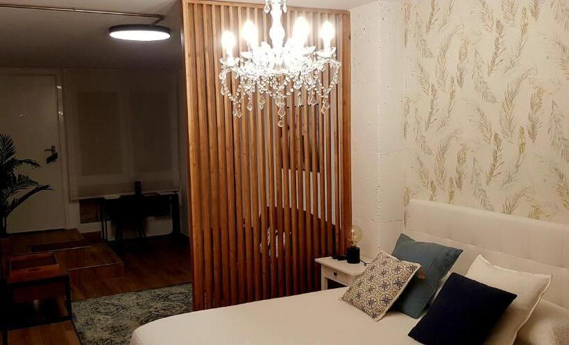 סטודיו דלוקס, Suite Haus Vargas