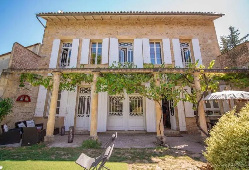 اتاق استاندارد چهار تخته, I Love Bergerac