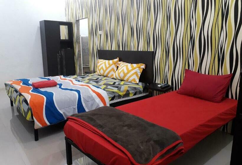 חדר סטנדרט לשלושה, Ahza Syariah