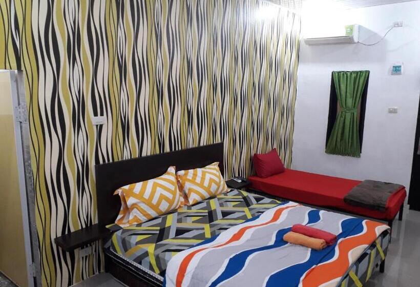 חדר סטנדרט לשלושה, Ahza Syariah