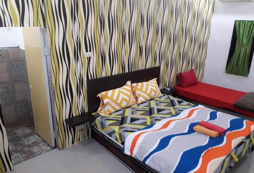 חדר סטנדרט לשלושה, Ahza Syariah