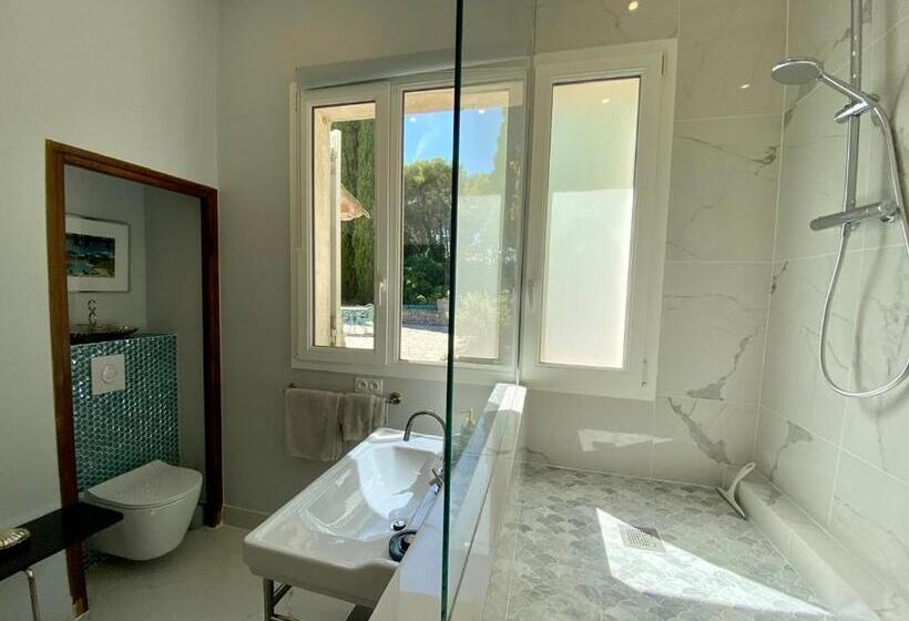 キングサイズベッドのデラックスルーム, Domaine Des Encourdoules