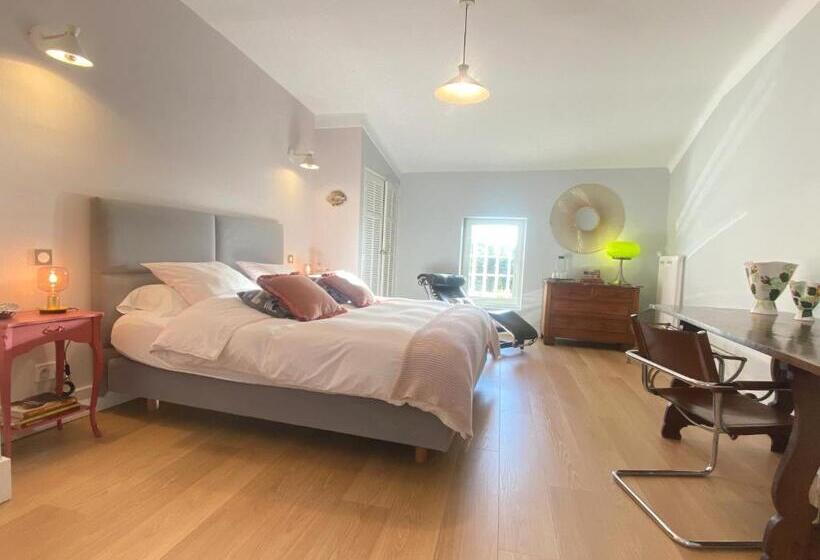اتاق لوکس با تخت بزرگ, Domaine Des Encourdoules