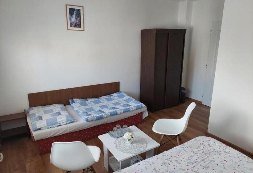 غرفة قياسية ثلاثية, Penzion Mayka