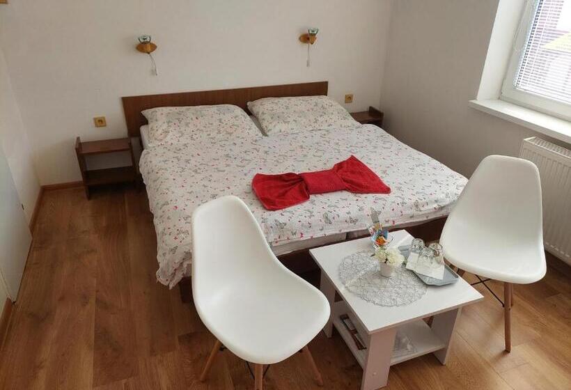 غرفة قياسية ثلاثية, Penzion Mayka