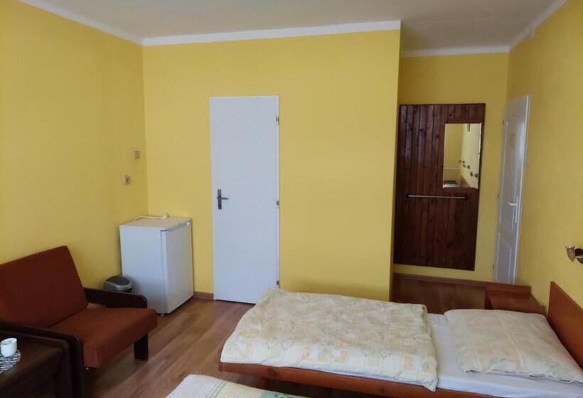 غرفة قياسية ثلاثية, Penzion Mayka