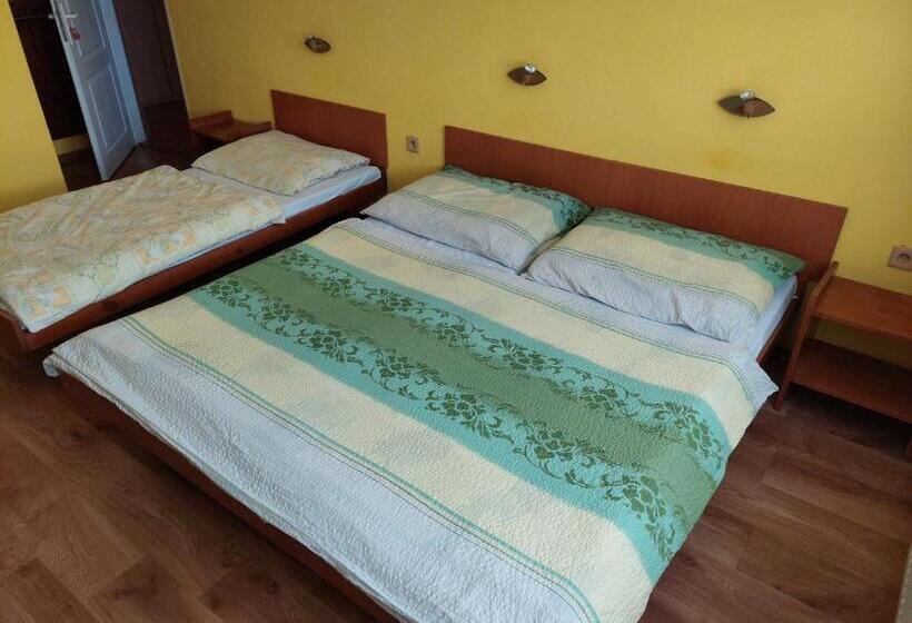 غرفة قياسية ثلاثية, Penzion Mayka