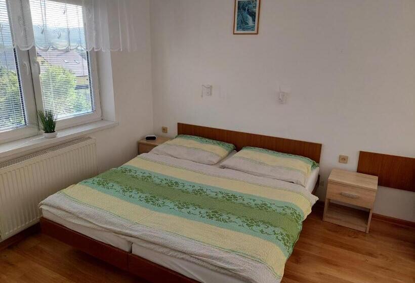 غرفة قياسية ثلاثية, Penzion Mayka