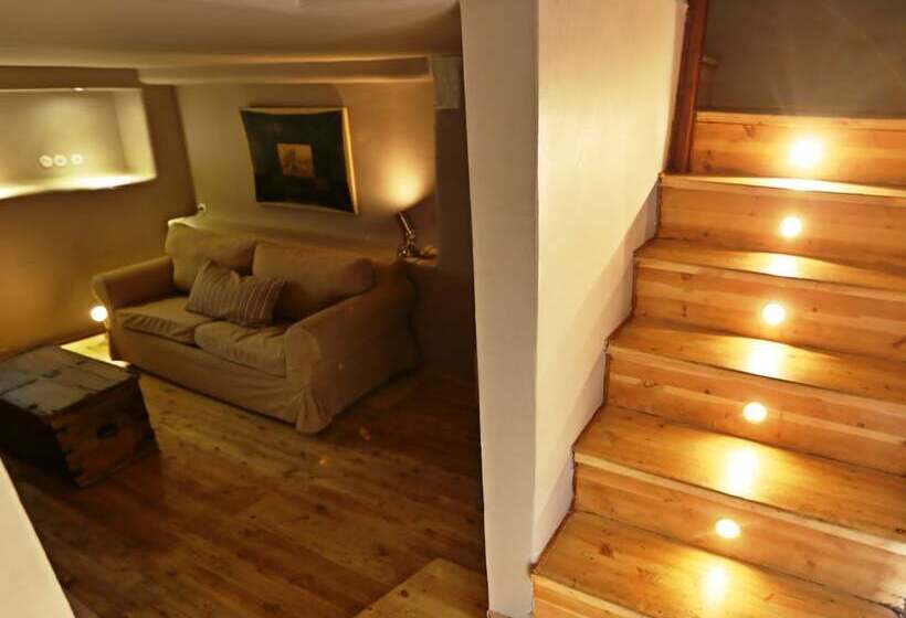 חדר סטנדרט, Archontika Karamarlis