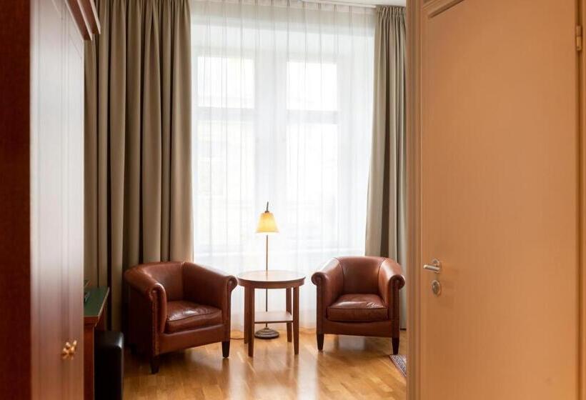 חדר משפחתי, Bishops Arms Koping