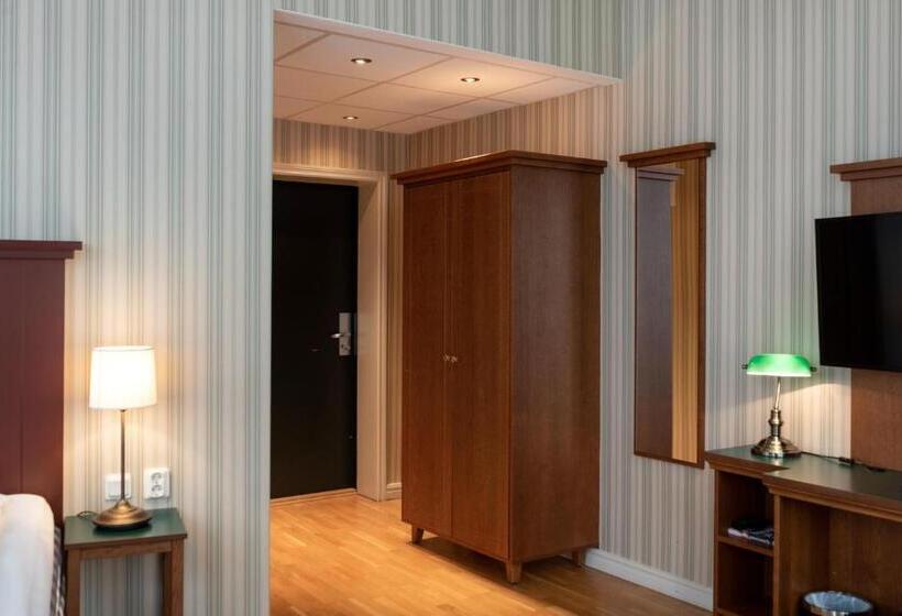 חדר משפחתי, Bishops Arms Koping