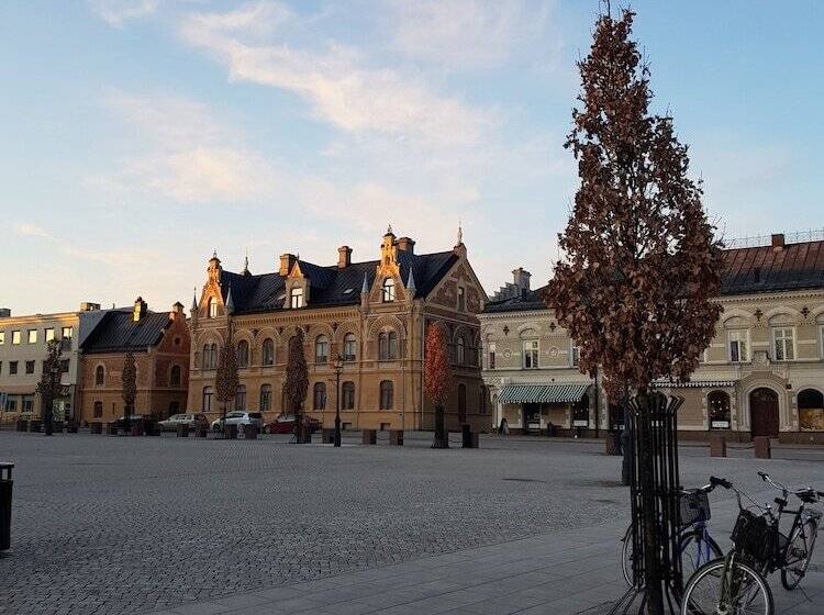 חדר משפחתי, Bishops Arms Koping