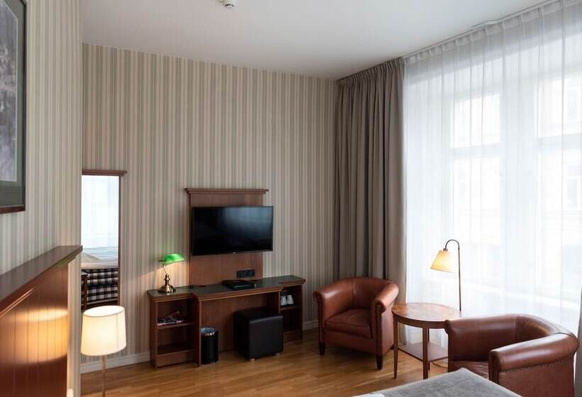 חדר משפחתי, Bishops Arms Koping