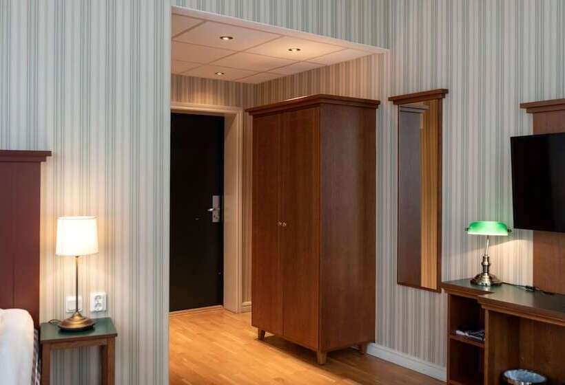 חדר משפחתי, Bishops Arms Koping