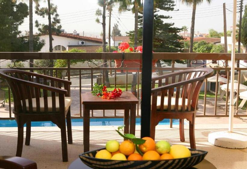 חדר סטודיו סטנדרד, Club Aphrodite