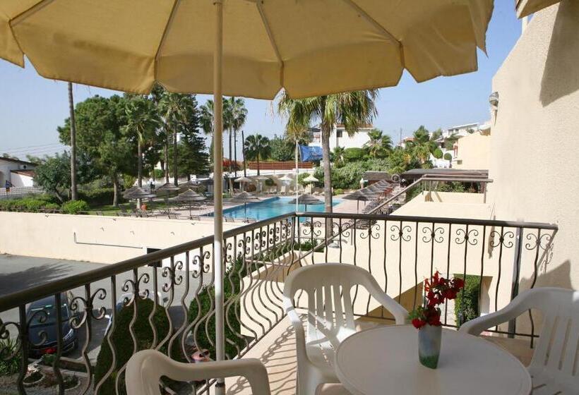 דירת חדר, Club Aphrodite