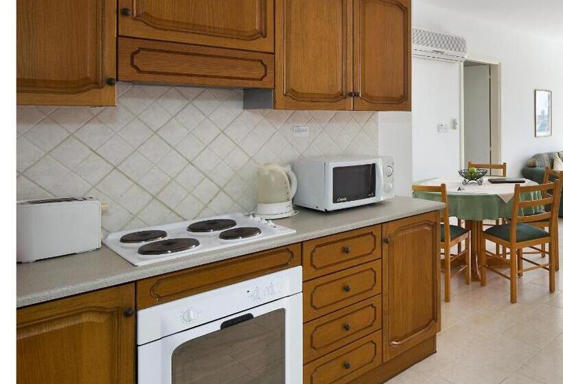 דירת שני חדרים, Club Aphrodite