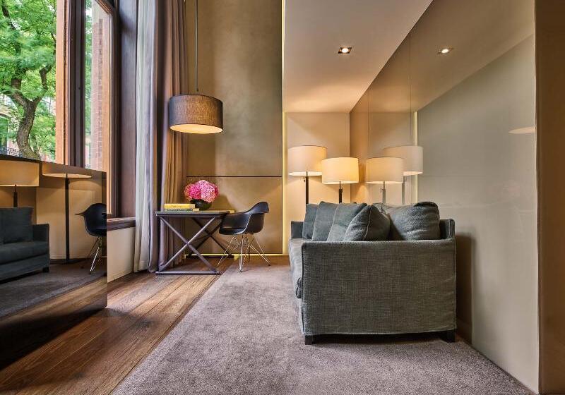 Junior Suite, Conservatorium