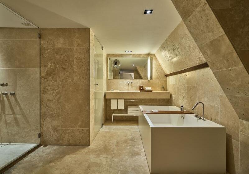 Полулюкс, Conservatorium