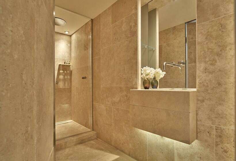 Junior Suite, Conservatorium