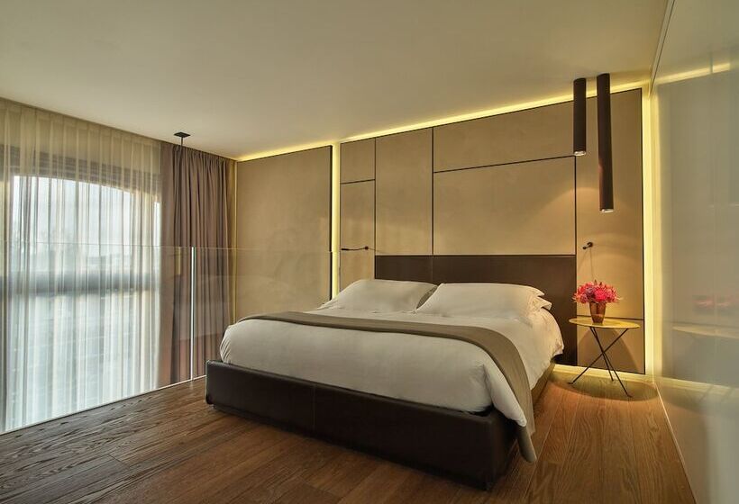 Junior Suite, Conservatorium