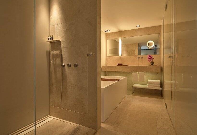 Номер Deluxe, Conservatorium