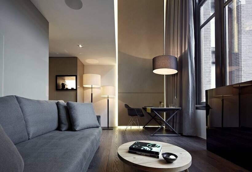 Deluxe Suite, Conservatorium