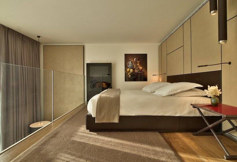 Duplex Room, Conservatorium