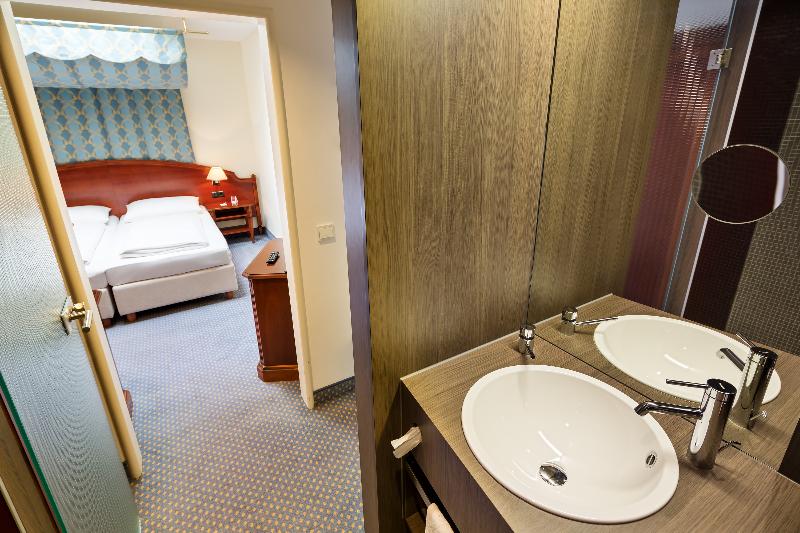 Номер Стандарт Адаптированный для Инвалидов, Holiday Inn Express & Suites Tucson, An Ihg