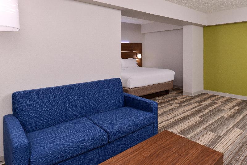 스위트 킹사이즈 침대, Holiday Inn Express & Suites Raleigh Ne   Medical Ctr Area, An Ihg
