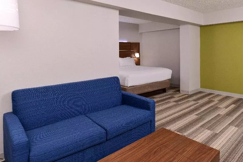 キングサイズベッドのスイートルーム, Holiday Inn Express & Suites Raleigh Ne Medical Ctr Area, An Ihg