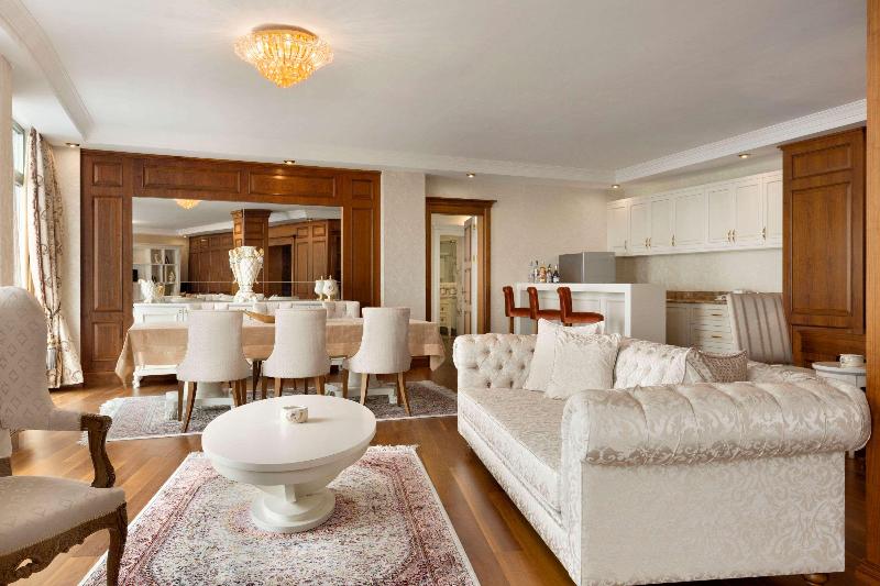 اتاق استاندارد با چشمانداز دریا, Ramada By Wyndham Baku