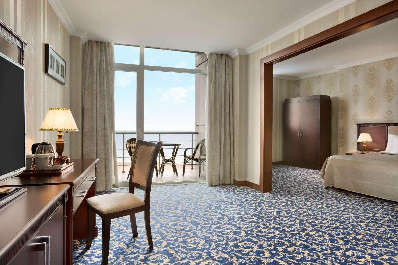 اتاق استاندارد با چشمانداز دریا, Ramada By Wyndham Baku