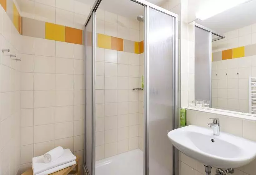 スタンダードトリプルルーム, Jufa Hotel Bruck An Der Mur   Im Weitental