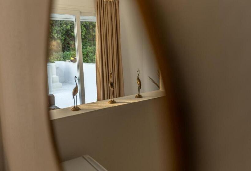 스위트 킹사이즈 침대, Theo Bungalows Boutique