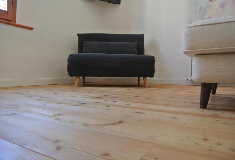 اتاق استاندارد سه نفره, Quarantavasi