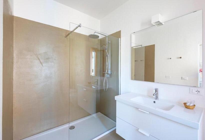 اتاق استاندارد سه نفره, Quarantavasi