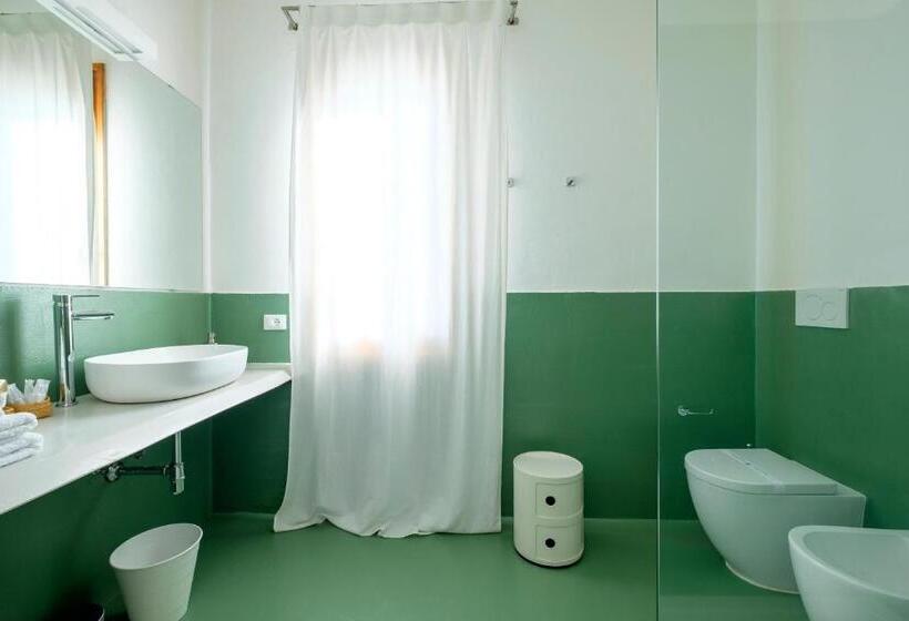 اتاق استاندارد چهار تخته, Quarantavasi