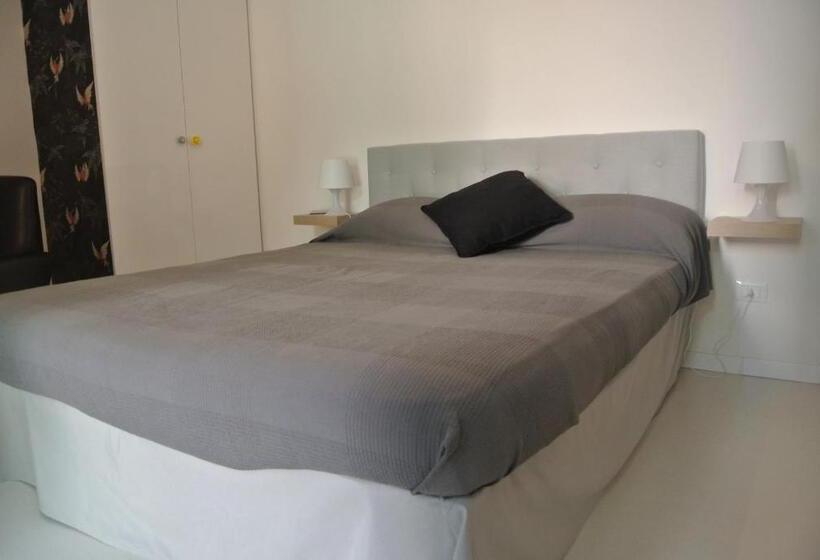 اتاق استاندارد با چشمانداز باغ, Quarantavasi