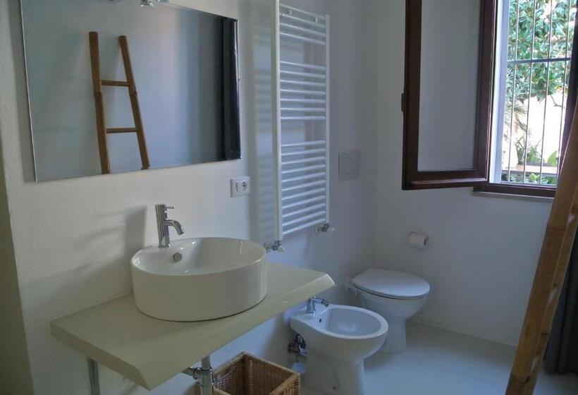 اتاق استاندارد با چشمانداز باغ, Quarantavasi