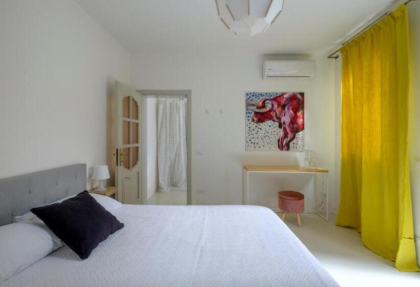 اتاق استاندارد با چشمانداز باغ, Quarantavasi