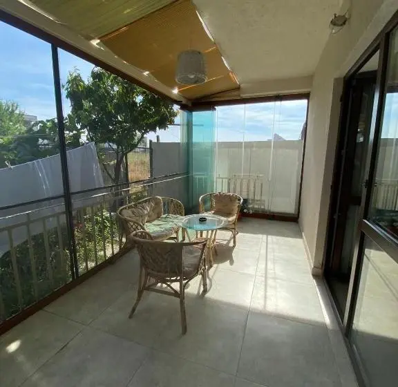 Standard Trippelrum, Vila Azaleea
