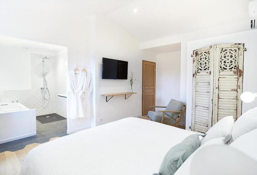 סוויטה עם ג'קוזי, Maison 1634   Parking, Petit Dejeuner Compris, Proche Centre, Climatisation, Piscine