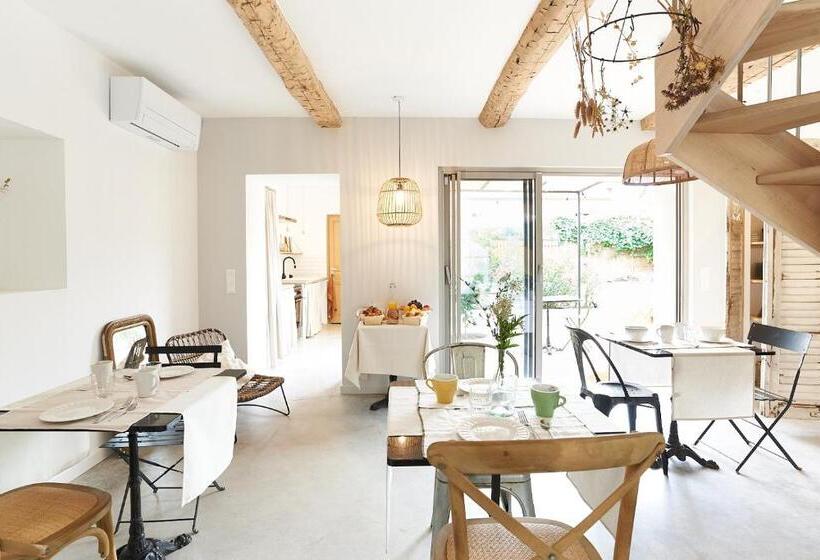 חדר סופריור עם מיטת קינג, Maison 1634   Parking, Petit Dejeuner Compris, Proche Centre, Climatisation, Piscine