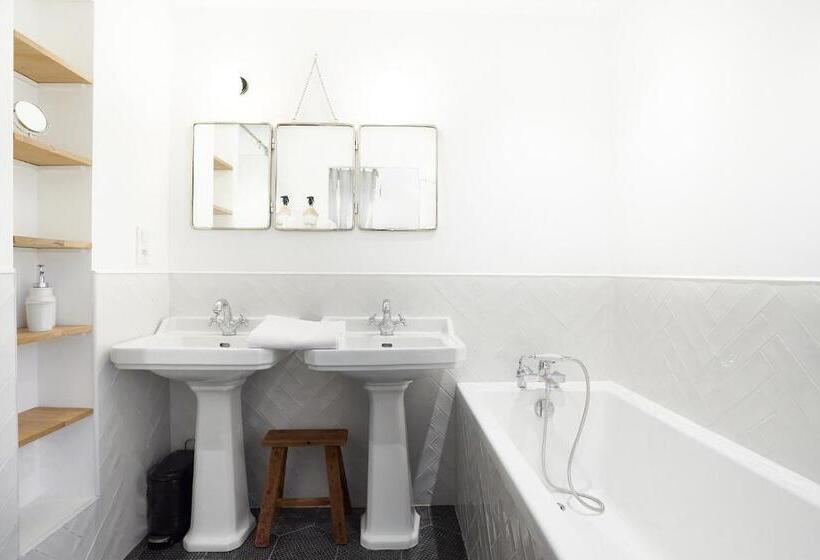 חדר סופריור עם מיטת קינג, Maison 1634   Parking, Petit Dejeuner Compris, Proche Centre, Climatisation, Piscine