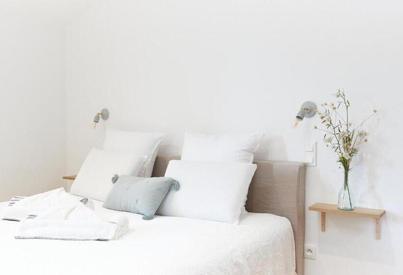 חדר סופריור עם מיטת קינג, Maison 1634   Parking, Petit Dejeuner Compris, Proche Centre, Climatisation, Piscine