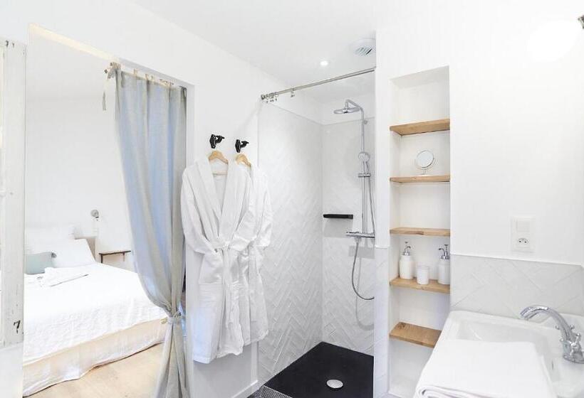 חדר סופריור עם מיטת קינג, Maison 1634   Parking, Petit Dejeuner Compris, Proche Centre, Climatisation, Piscine