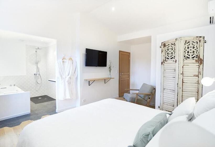 סוויטה עם ג'קוזי, Maison 1634   Parking, Petit Dejeuner Compris, Proche Centre, Climatisation, Piscine