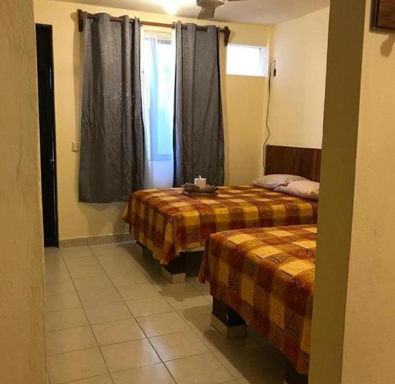 חדר משפחתי, Sociedad Y Maristas